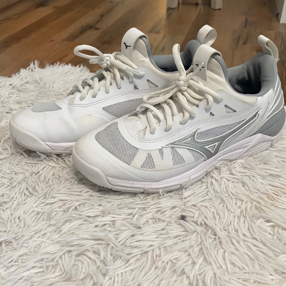 Mizuno wave luminous indoor court shoe